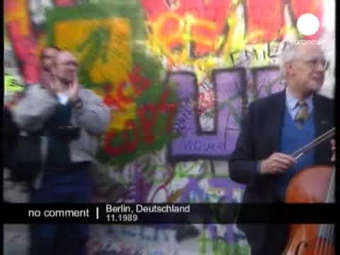 Rostropovich cello performance in front of the Berlin Wall