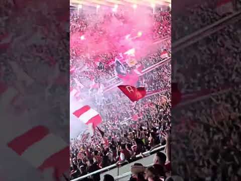 "DESDE ARGENTINA ASÍ ALIENTA LA HINCHADA DE INSTITUTO ⚪" Barra: Los Capangas &bull; Club: Instituto