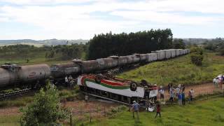 preview picture of video 'Grave acidente entre Trem e ônibus em Nova Laranjeiras'
