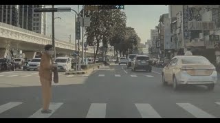 【車禍影片】 阿罵過馬路遭追撞（2022.11.17 台中市北屯路與南興北一路口