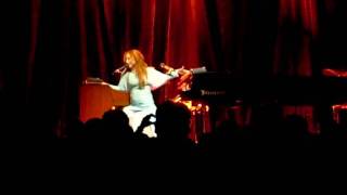 Tori Amos &quot;Strong Black Vine&quot; Aug 2009