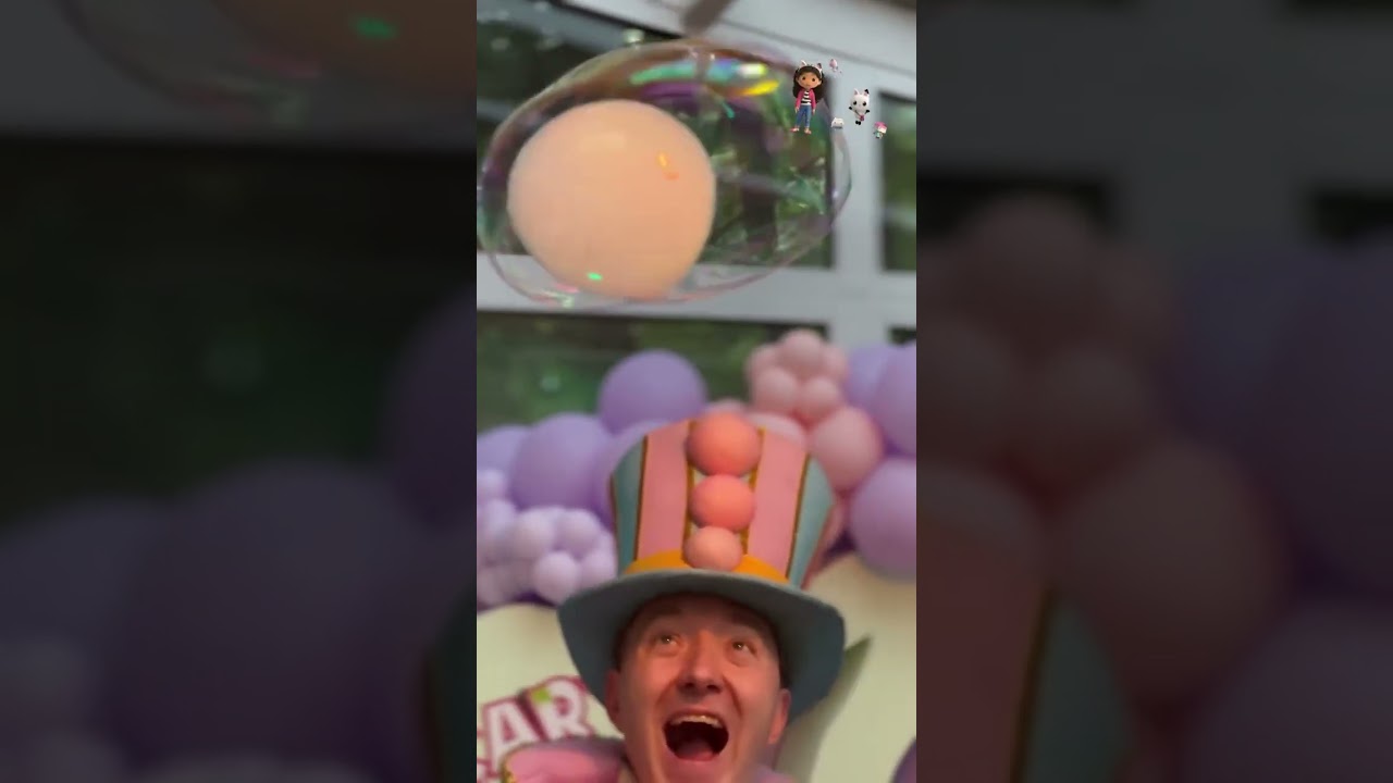 Harlequin Bubble Show | Egor Hahuleac performs magical smoke bubble tricks