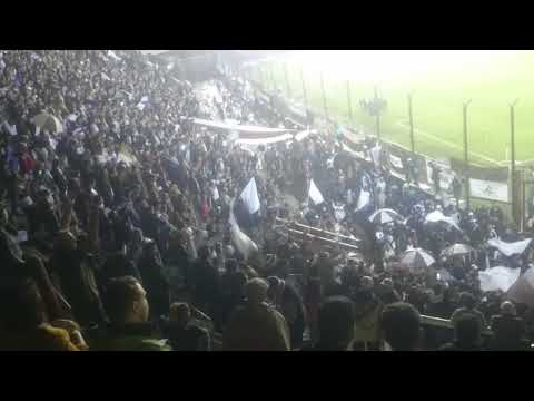 "Platense entra a Lanús." Barra: La Banda Más Fiel &bull; Club: Atlético Platense