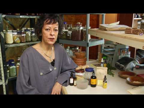 How to Make Herbal Medicine for Migraine Headaches