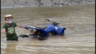 preview picture of video 'Cuatrimoto flotando La pintada Yamaha YFZ 450 by Korp'