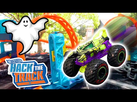 TRICK-OR-TREAT HALLOWEEN DIY Challenge! 🎃 👻 | Hack the Track | Hot Wheels
