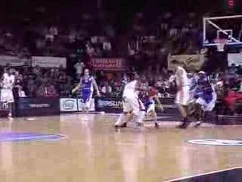 16 17-11-07 BCO-Mons - Chris Mc Cray scoort ook vallend.mpg