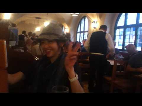 Live German Beer Drinking Music at Hofbrauhaus in Munich