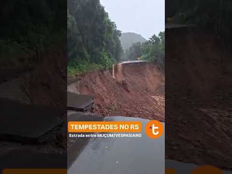 Deslizamento na estrada entre Muçum e Vespasiano/RS. #chuvas #tempestade #enchentes #riograndedosul