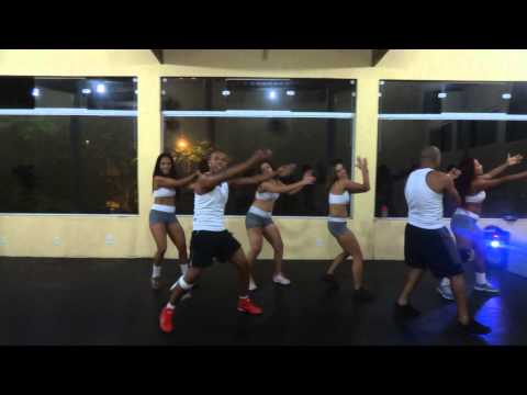 CIA RITMO DANCE - MÚSICA:DANÇA DO TCHUCO (CAVALEIROS DO FORRÓ)