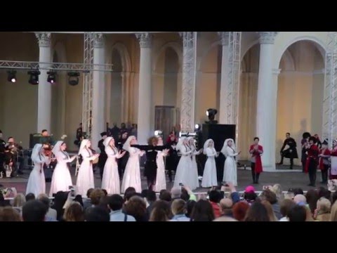 Поппури грузинских танцев испоняют ансамбли "Колхида" и "Иверия" (Москва)