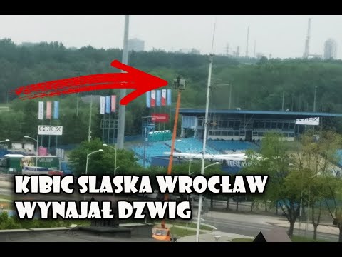 Kibic Śląska Wrocław wynajął dźwig, by obejrzeć mecz. | 10.06.2020