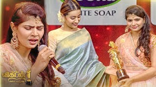 MAGIC: Chinmayi&#39;s STUNNING Kaadhale Kaadhale Performance on Stage |Ananda Vikatan Cinema Awards 2018