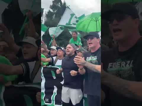 "Afición de Atlético Nacional despide a sus jugadores antes de final contra América por Copa BetPlay" Barra: Los del Sur &bull; Club: Atlético Nacional