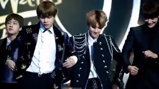 Download lagu Taehyung and Baekhyun dancing together_Mix Edition... mp3