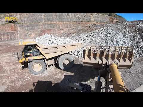 992G cab top view loading 777G trucks