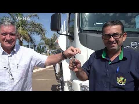 Caminhão Volvo 290 com tanque para 15 mil litros de água reforça trabalho na secretaria de Obra
