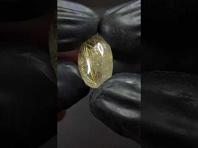 حجر سجنتك جولدن روتايل كوارتز طبيعي