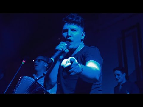 Martin Piña - La Noche Se Presta (Video Oficial)