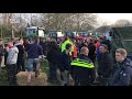 Protesterende boeren aan de bbq bij Overvecht [RTV Utrecht]