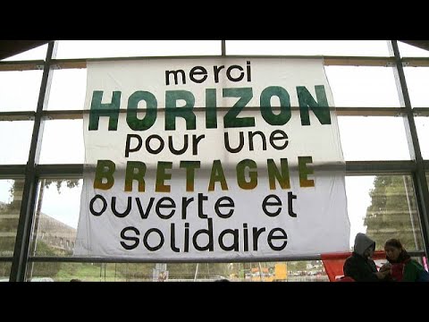 فرنسا مشروع قانون الهجرة الجديد يقسم الشارع إلى نصفين في إحدى المدن…