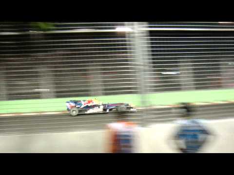 F1 Singapore 2010 - Red Glowing Brake Disc .MP4