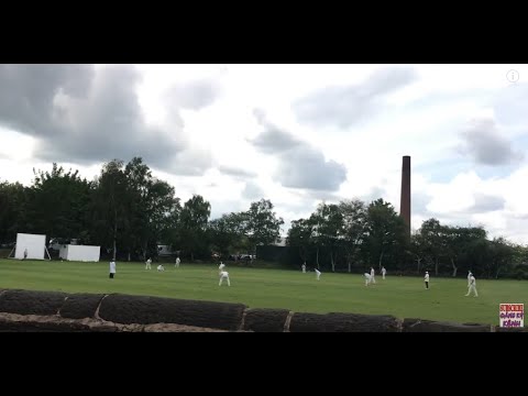 Đường làng ngoại ô thành phố Wakefield và thị trấn Ossett ở Anh thế nào? Đang lái xe gặp điều thú vị