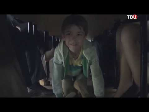 Child Hidden Under The Table Funny - Полный вперед (2014)