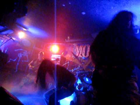 Von Kull with metal smoke and light show