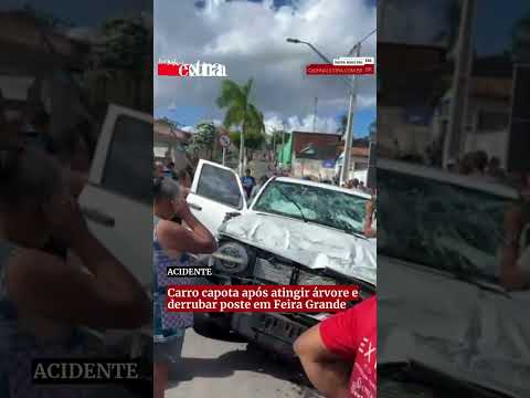 Carro capota após atingir árvore e derrubar poste em Feira Grande