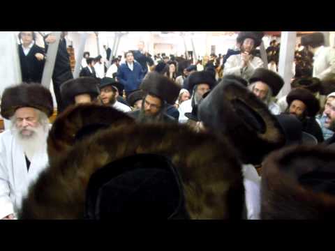 MOTZAY ROSH HASHANA 5774 2013 UMAN BRESLOV KLOYZ DANCING WITH RAV ELAZAR KENIG OF TZFAT 2