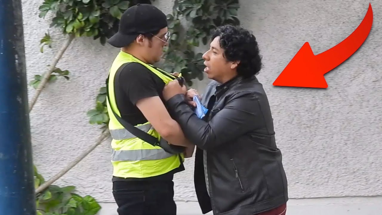 Estacionamiento solo para GAYS 5! BROMA SE SALE DE CONTROL!