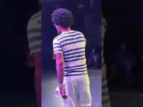 Con #vakero cantando #volvamosavernos en Vivo Busca la canción en el canal de @VAKEROHDTV