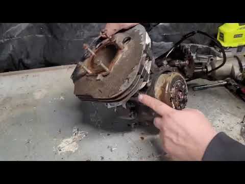 1984 kawasaki kdx 200 top end tear down. video #2