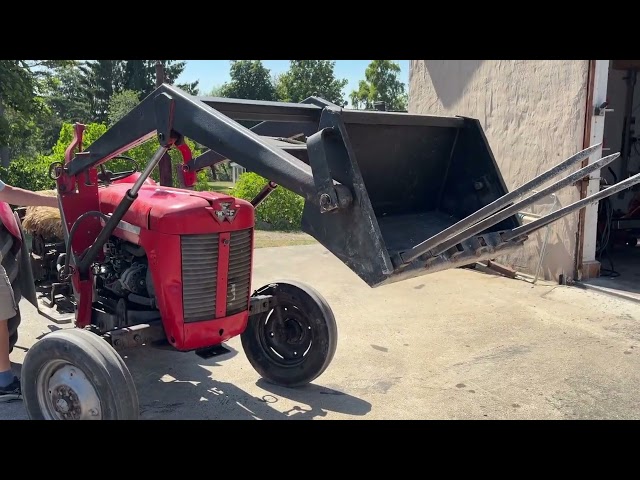1531244 Massey Ferguson 30 Diesel 1964 med frontlastare och pallgafflar – Fungerar