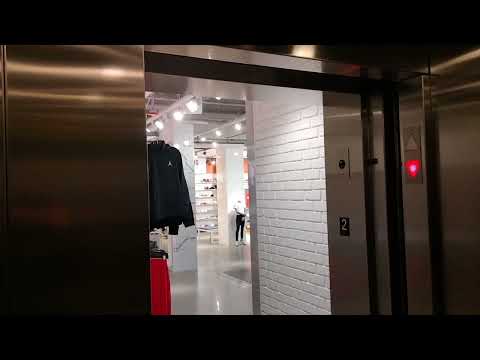 Schindler Hydraulic Elevator At Champs Sports State Street Chicago, Illinois