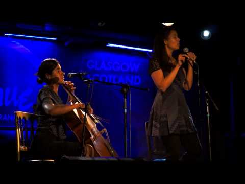 Rhiannon Giddens of Carolina Chocolate Drops - Gaelic song (Glasgow, 2013)