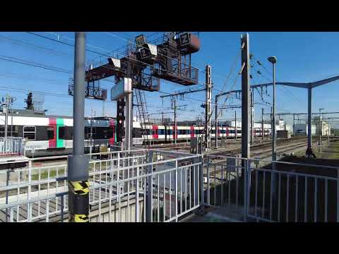 Gare de Massy Palaiseau RER B. Compilation de RER. Bon visionnage à vous tous. Salutations.