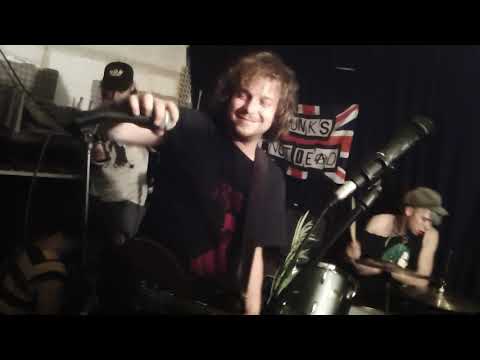 3deutige Aussage (Punk mit Sängerin und Sängern Salzburg) live @ Hof 2018