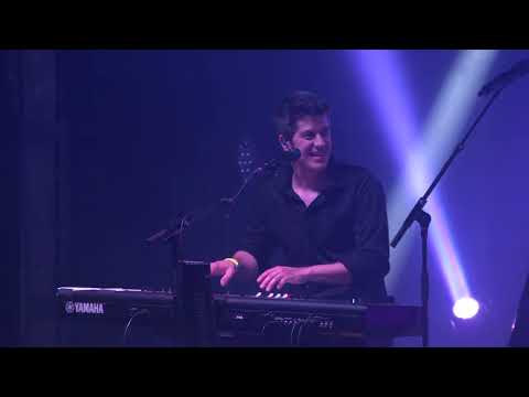 Els Amics de les Arts - La nit sembla que serà nostra (en directe a Razzmatazz)