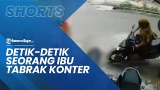 Video Detik-detik Emak-emak Tabrak Konter HP hingga Anaknya Terlempar, Diduga Lupa Matikan Motor