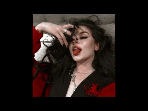 ONI INC X SKORN3896 - MISS ATOMIC BOMB