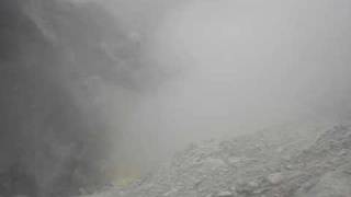 preview picture of video 'Dans la gueule de la Soufrière en Guadeloupe - Soufriere volcano in Guadeloupe'