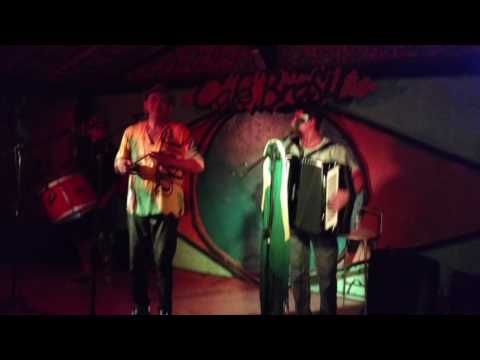 Isaac do Acordeon  no Café Brasil em Itaúnas #2