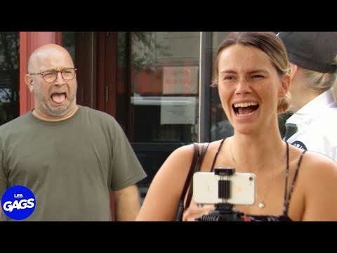 Il trouve que la photo pue | Juste Pour Rire Les Gags