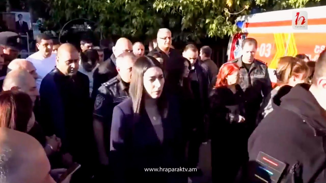 Նախարար Արփինե Սարգսյանը և այլ բարձրաստիճան ոստիկաններ մասնակցում են Վալոդյա Գրիգորյանի հոգեհանգստին