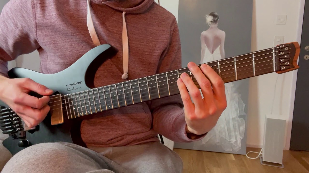 Guitar close-up playing the Smells Like Teen Spirit power-chord riff