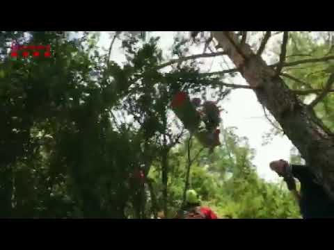 Rescat d'una ciclista accidentada en un barranc d'Ogassa