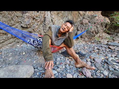 Es triste 😥 Ver a Don jose durmiendo en esta CUEVA 