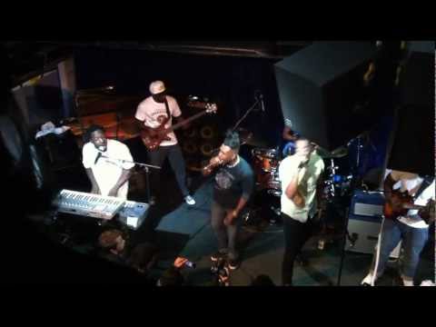 Oddisee - Thinking Maybes live featuring Omar and Olivier Daysoul